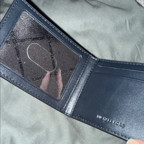 Michael Kors Blue Wallet insert - Picture 5 of 5